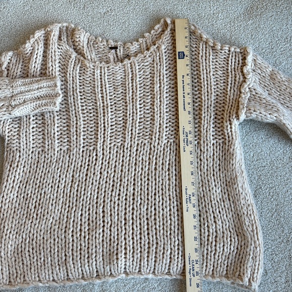 Free People Tan Cream Peachy Soft Chunky Knit Oversized Sweater Women’s XS - Picture 9 of 11